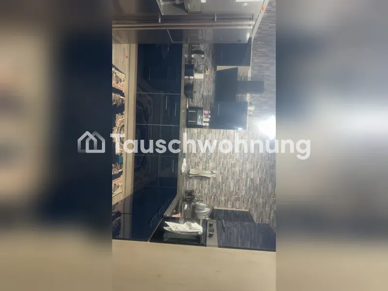 Tauschwohnung: Suche große Wohnung in Berlin, biete 4-Zimmer — photo 1